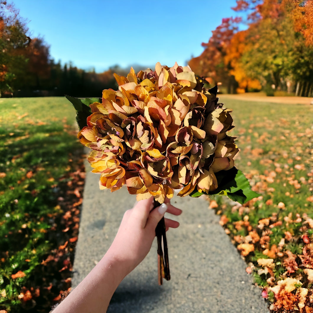 Hydrangea Stems with Lundia Greenery (Gold Color)